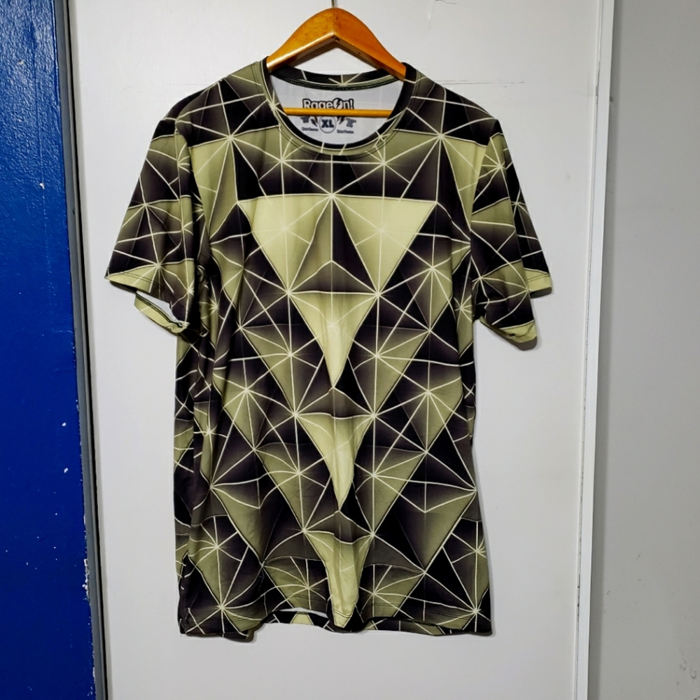 Gold Triangle Shirt XL
